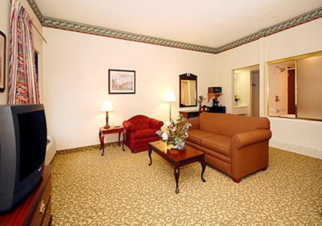 Comfort Suites Bethlehem Near Lehigh University And Lvi Airport Exterior photo