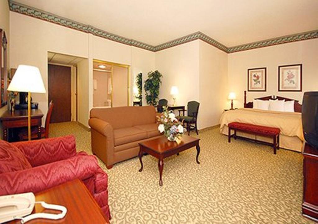 Comfort Suites Bethlehem Near Lehigh University And Lvi Airport Exterior photo