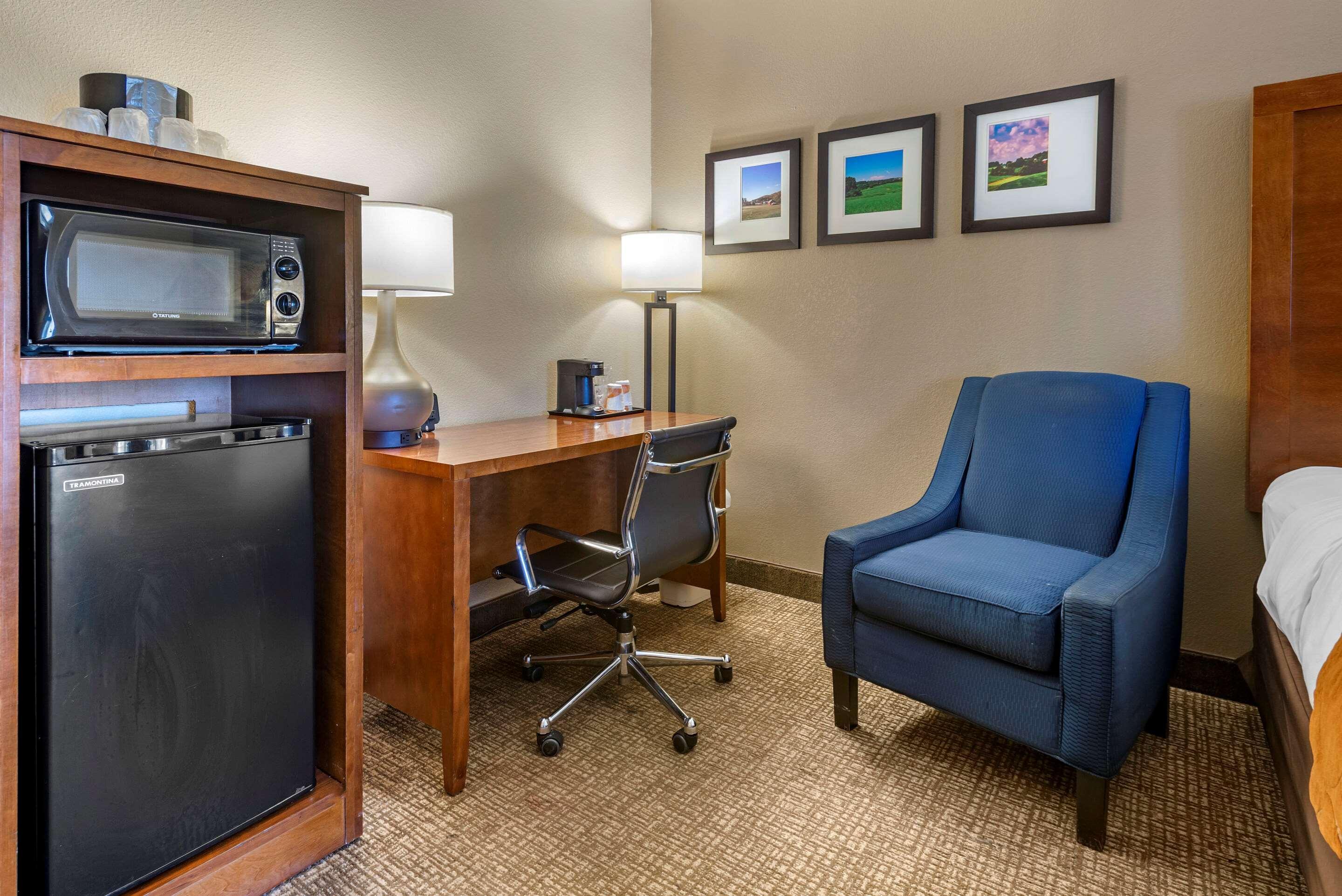 Comfort Suites Bethlehem Near Lehigh University And Lvi Airport Exterior photo